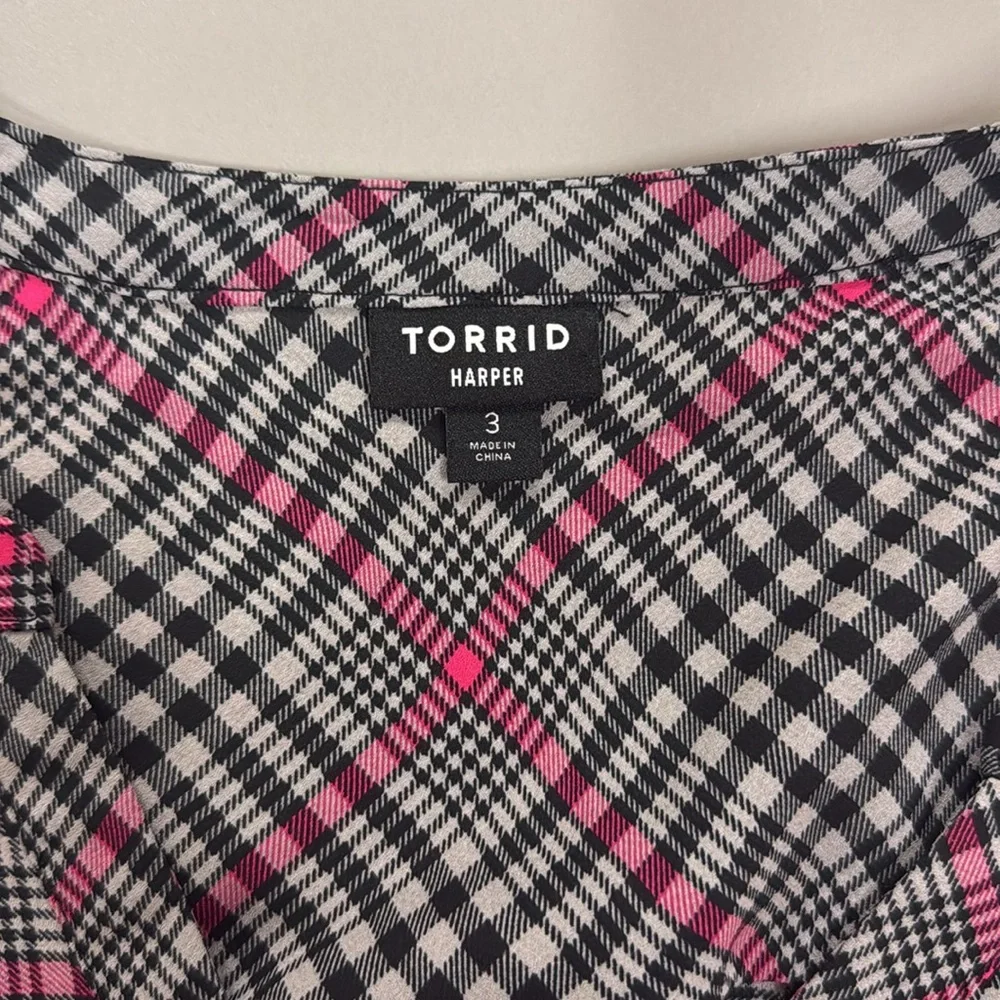 Torrid: Harper Georgette Pullover 3/4 Sleeve - Picture 11 of 14